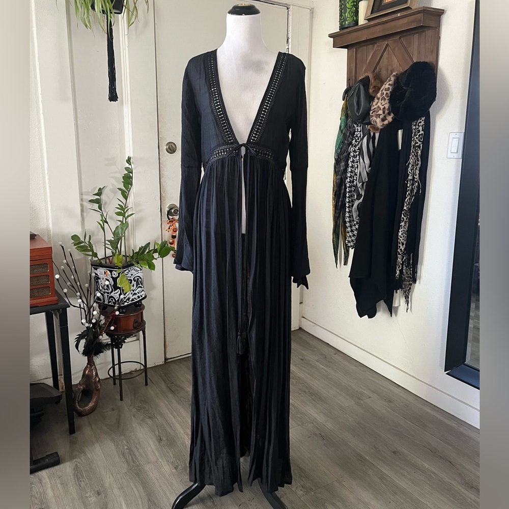 ❌SOLD❌ Black boutique duster jacket with bell sleeves size M